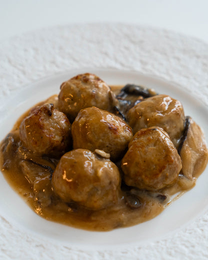 ALBONDIGAS DE POLLO CON CREMA DE APIONABO Y SHITAKE